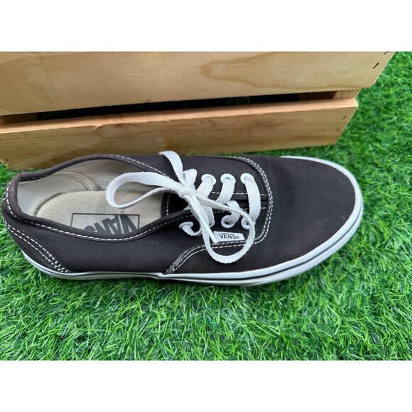 Vans- Low Top- Black/White-Size 5M